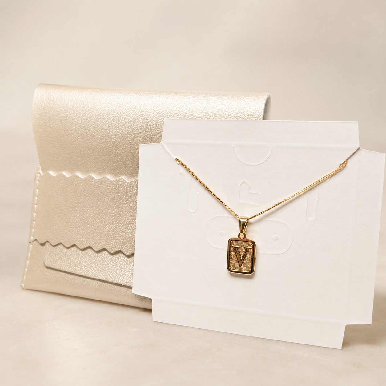 Cadena con Dije de Letra Personalizada – Oro Laminado de 18K