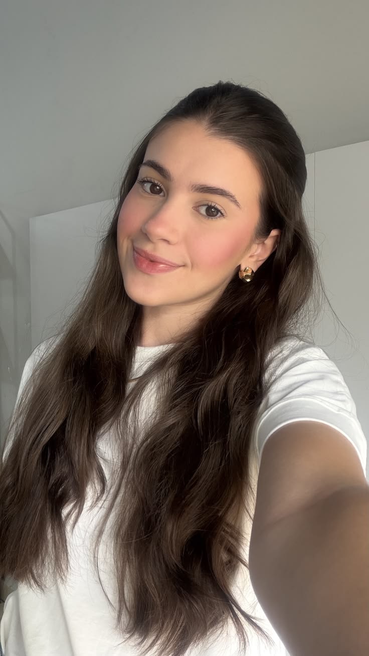 <strong>LAURA M</strong>